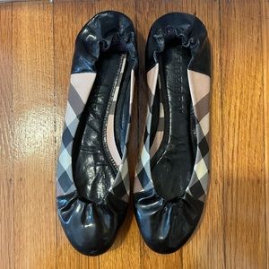 Burberry flats with patent leather toe!